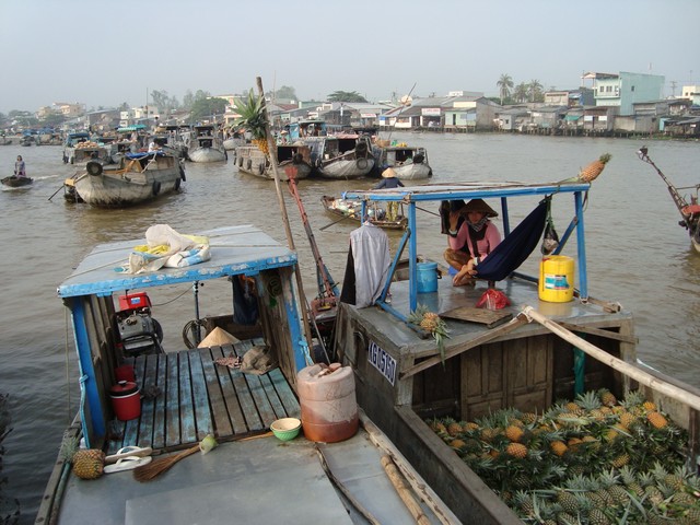 Plovoucí trh na deltě.